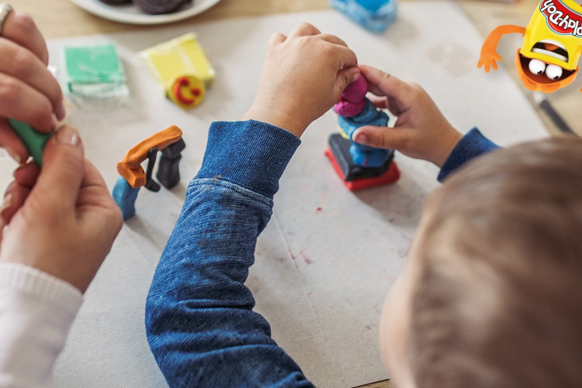 Alkoss szabadon gyurmából a Play-Doh játszóházba