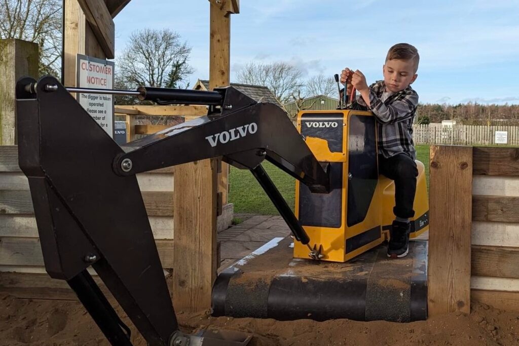Próbáld ki a mini munkagépeket a Little Builders standján!