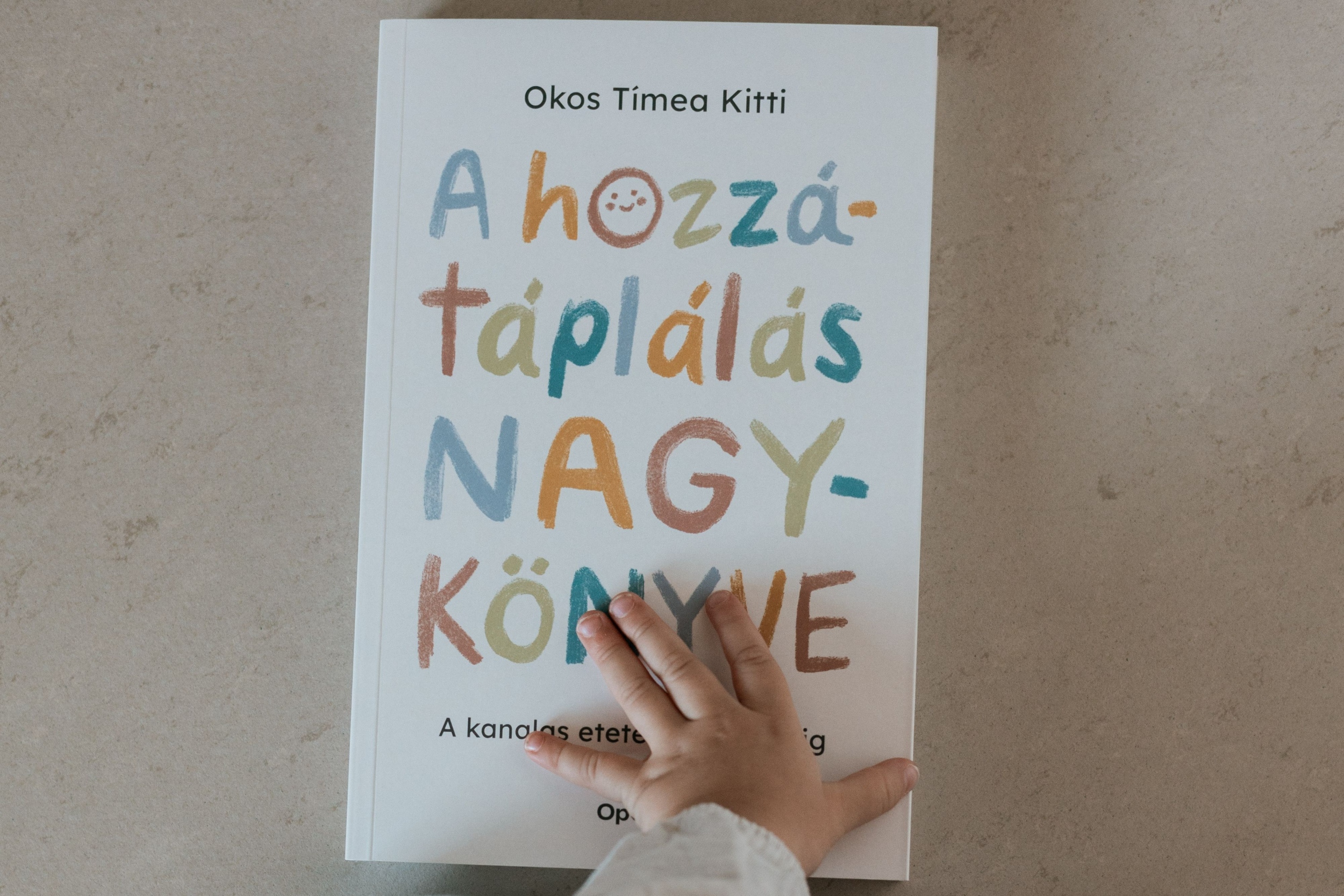 A hozzátáplálás nagykönyve – az első falatoktól a családi asztalig